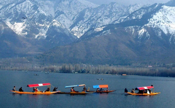 Kashmir Trip Planning Guide 2026: Best Itinerary, Hotels & Travel Tips